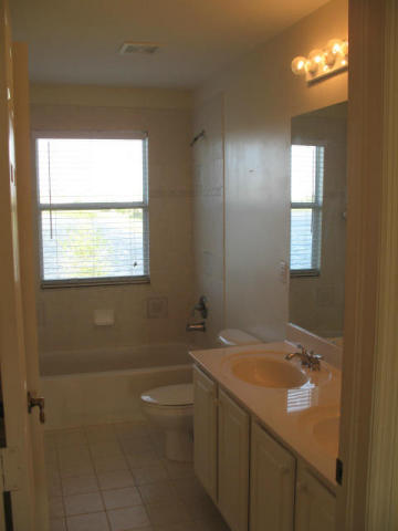1579 Newhaven Point, West Palm Beach FL 33411