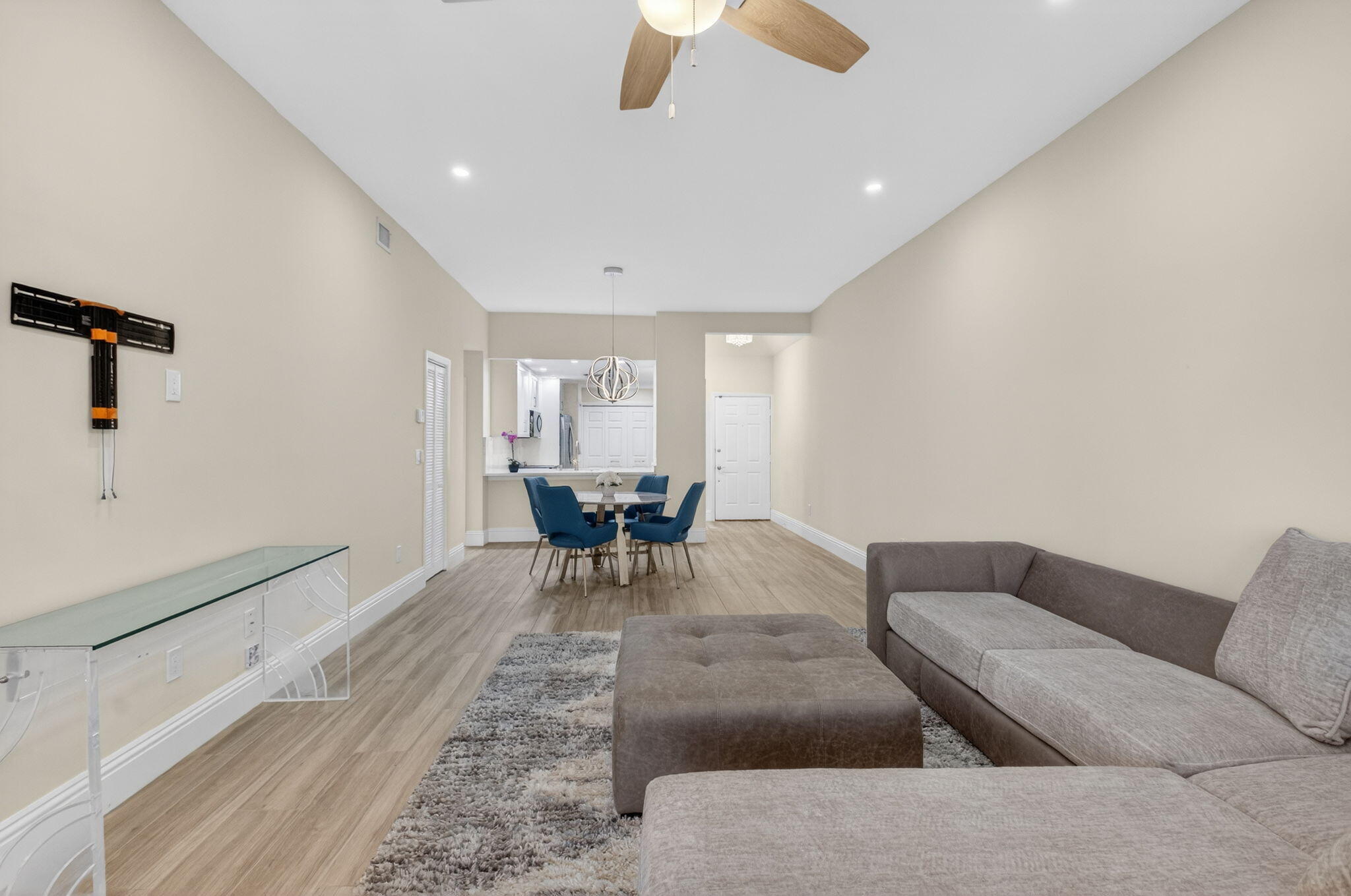 7484 La Paz #103, Boca Raton FL 33433