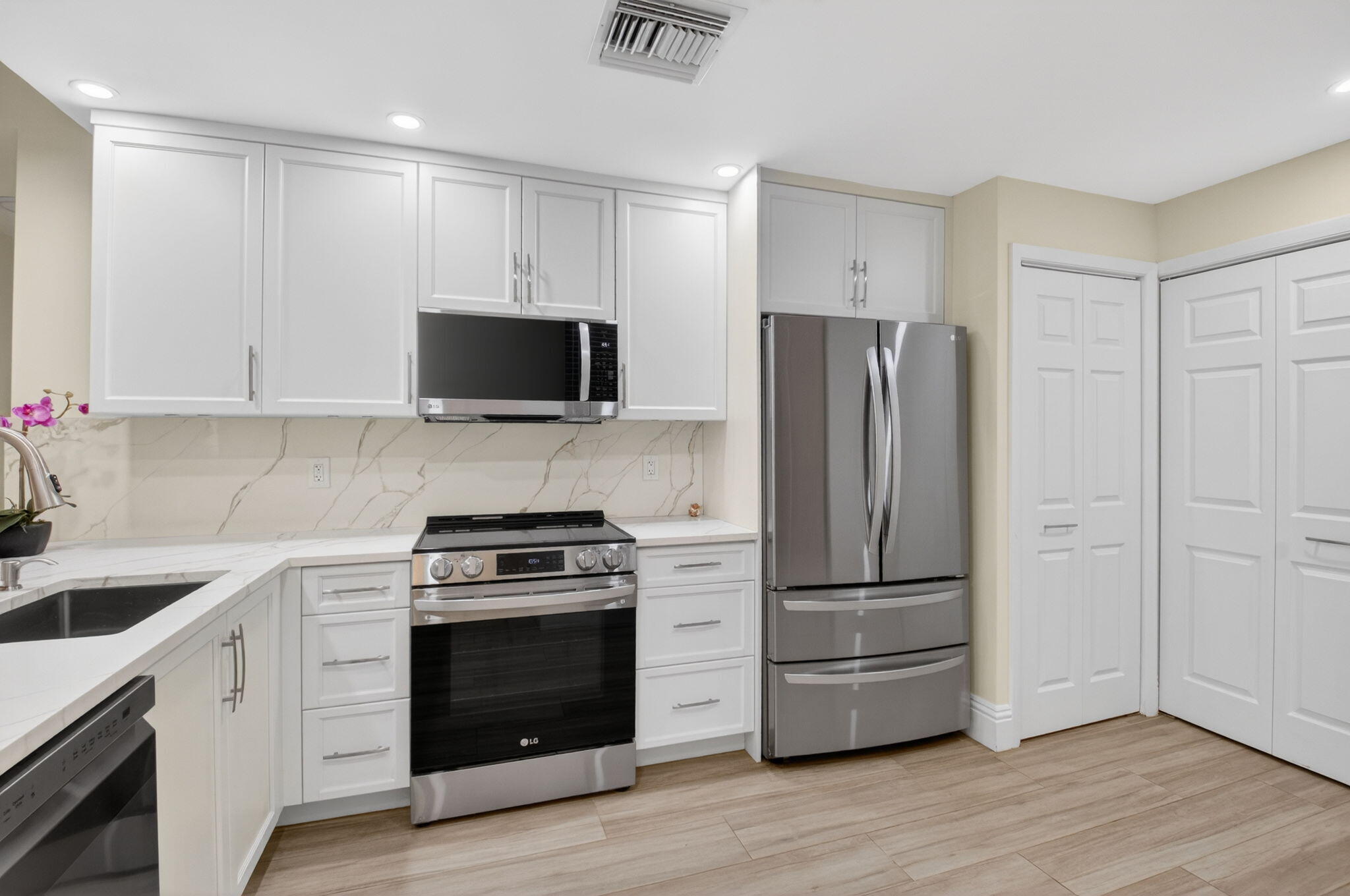 7484 La Paz #103, Boca Raton FL 33433