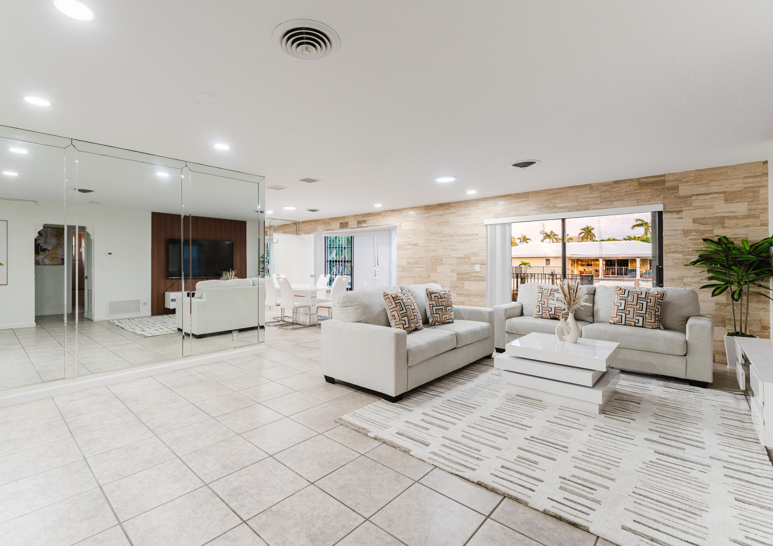 1016 NE 26th #1016, Pompano Beach FL 33062