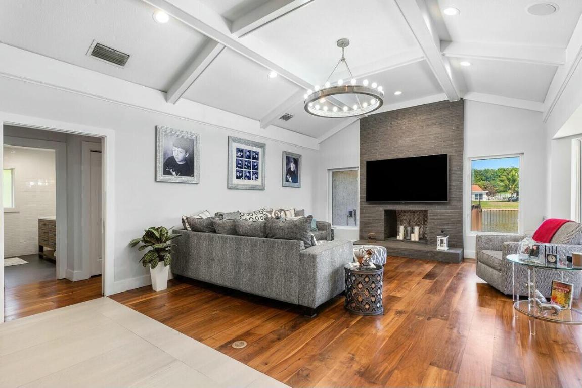 7619 Marbella, Boca Raton FL 33433