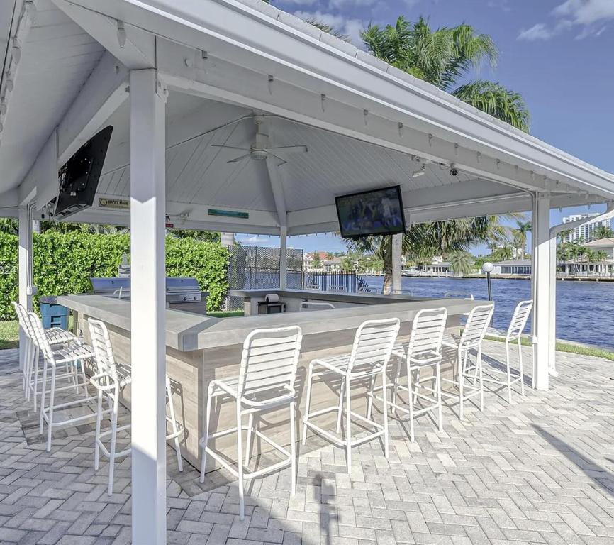 6381 Bay Club ##3, Fort Lauderdale FL 33308