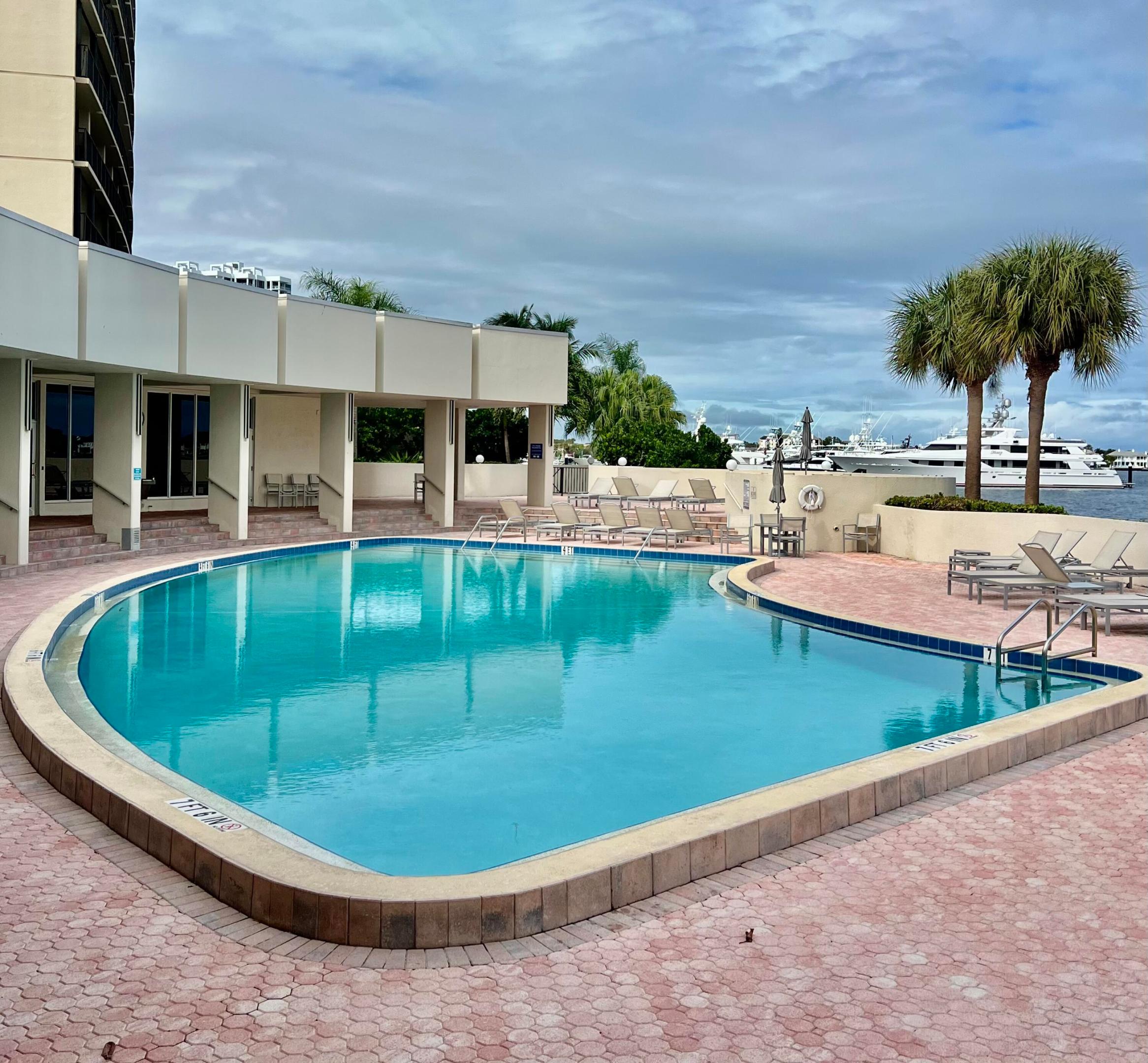 132 Lakeshore #1118, North Palm Beach FL 33408