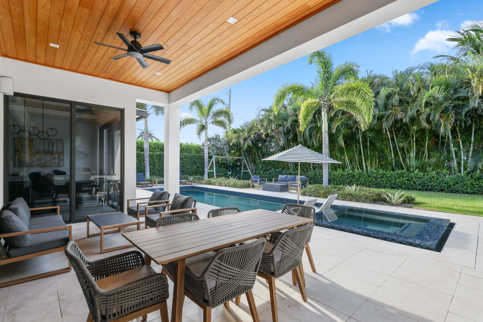 525 Whispering Pines, Boynton Beach FL 33435