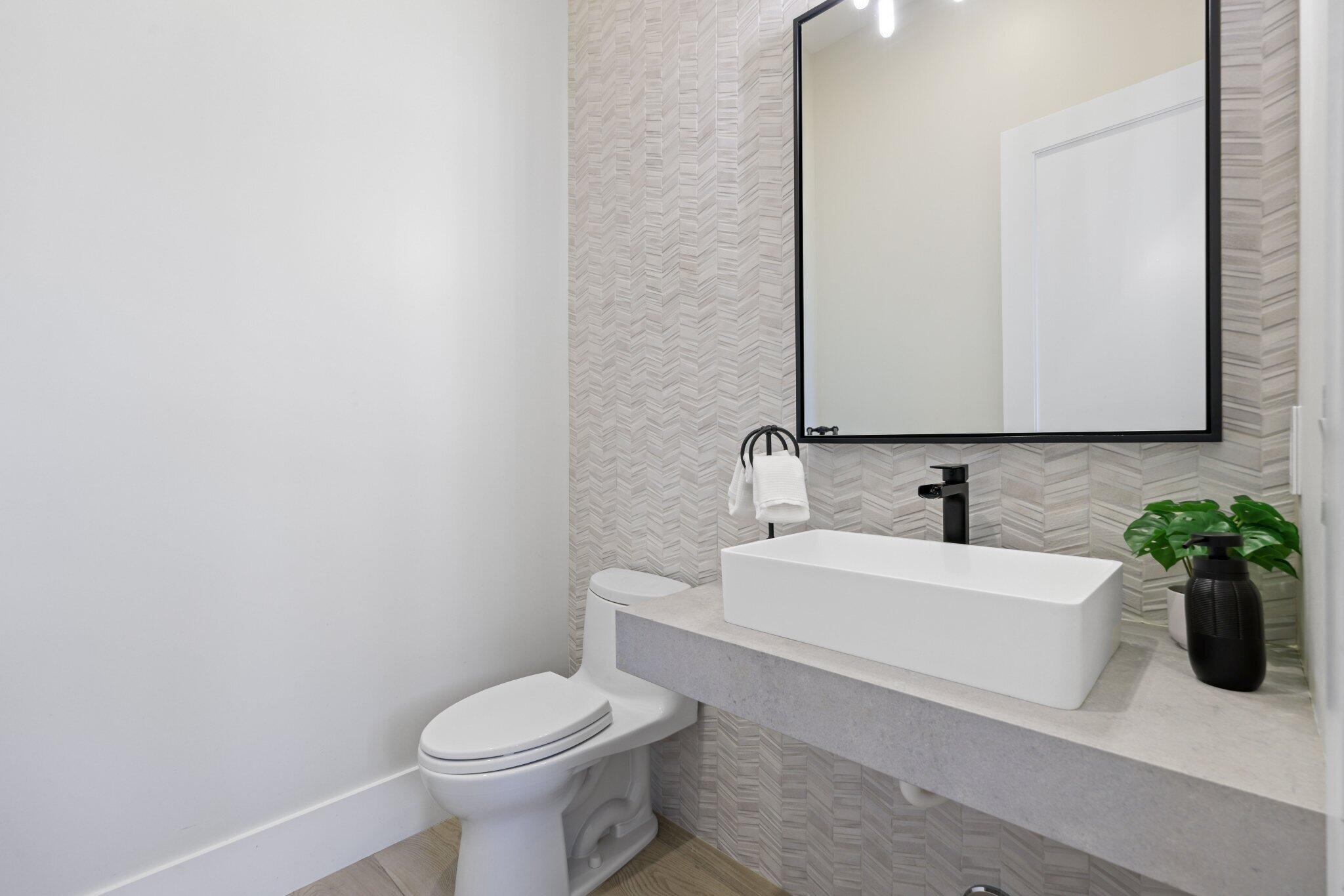 525 Whispering Pines, Boynton Beach FL 33435