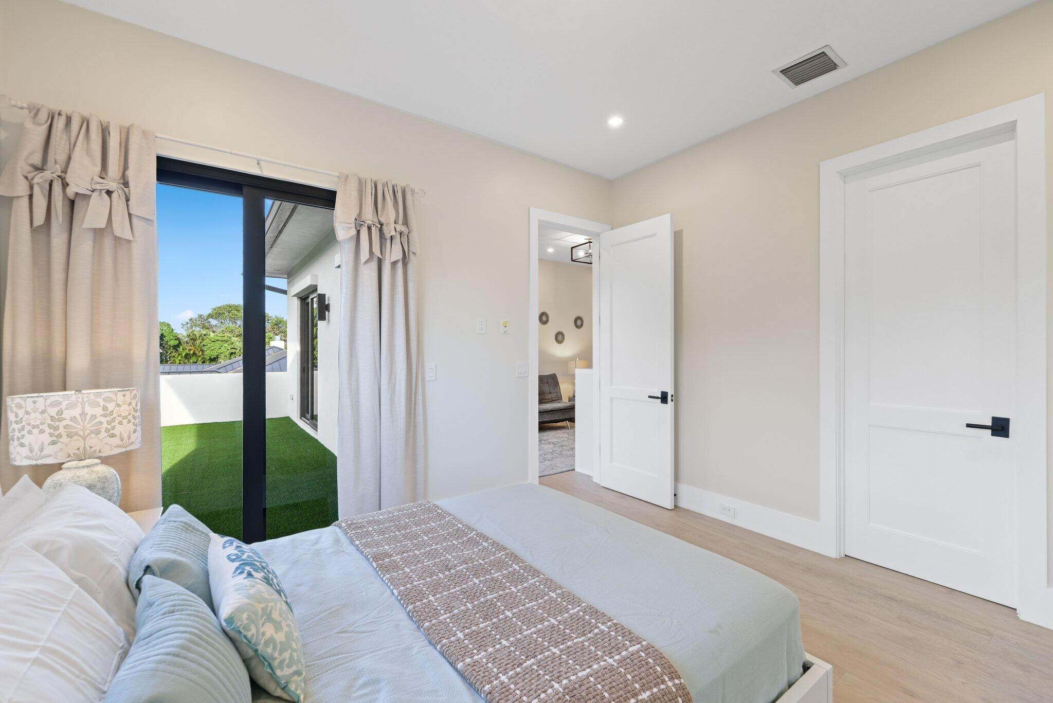 525 Whispering Pines, Boynton Beach FL 33435