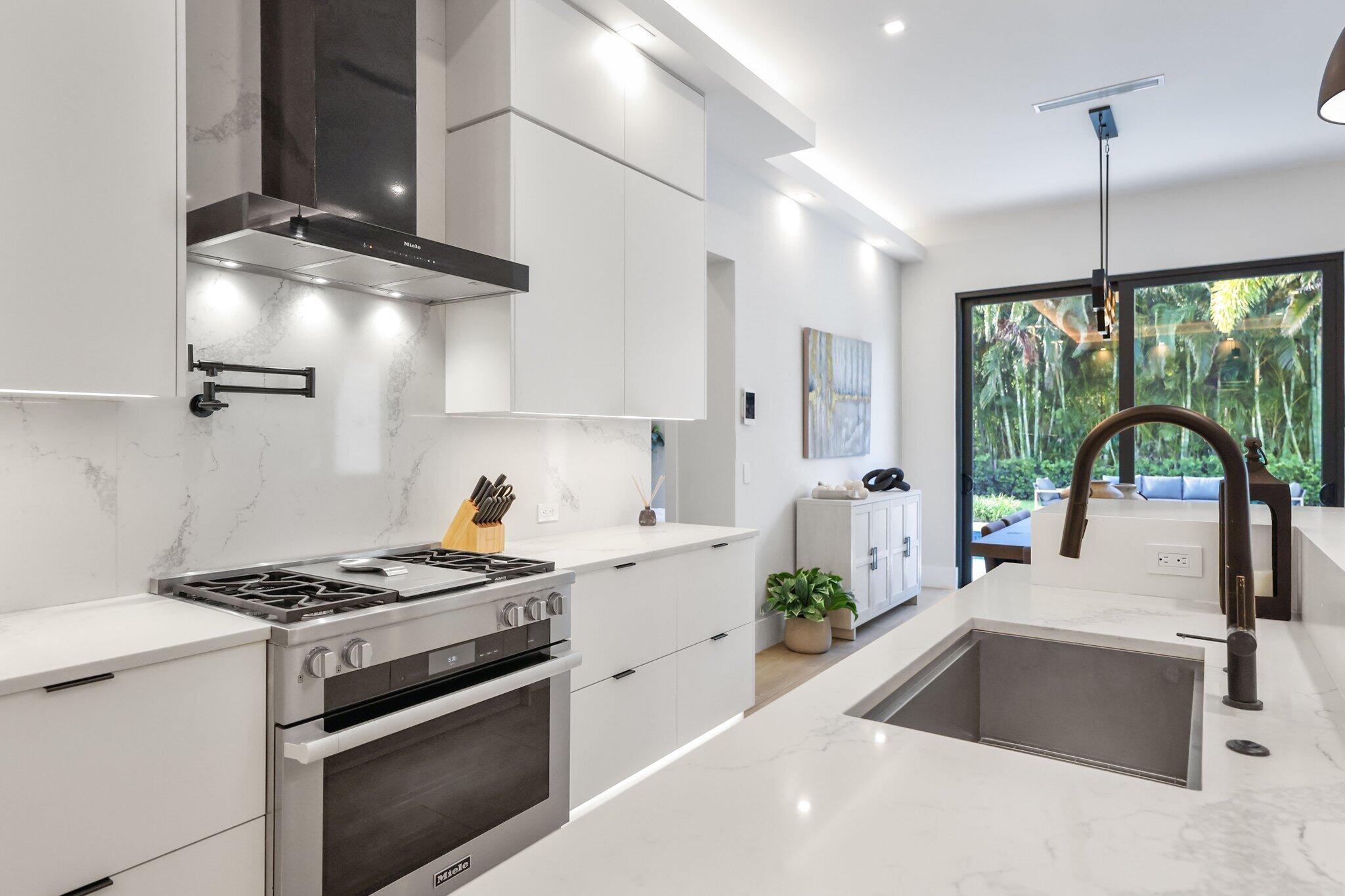 525 Whispering Pines, Boynton Beach FL 33435