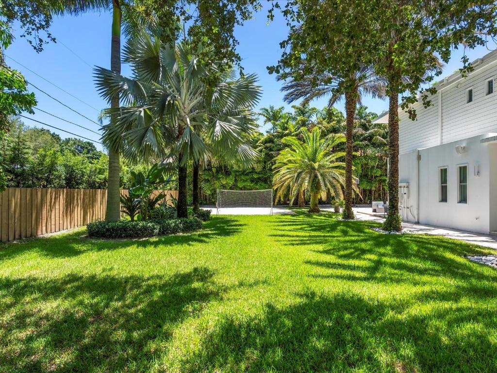 3917 S Le Jeune, Miami FL 33146