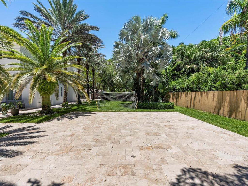 3917 S Le Jeune, Miami FL 33146
