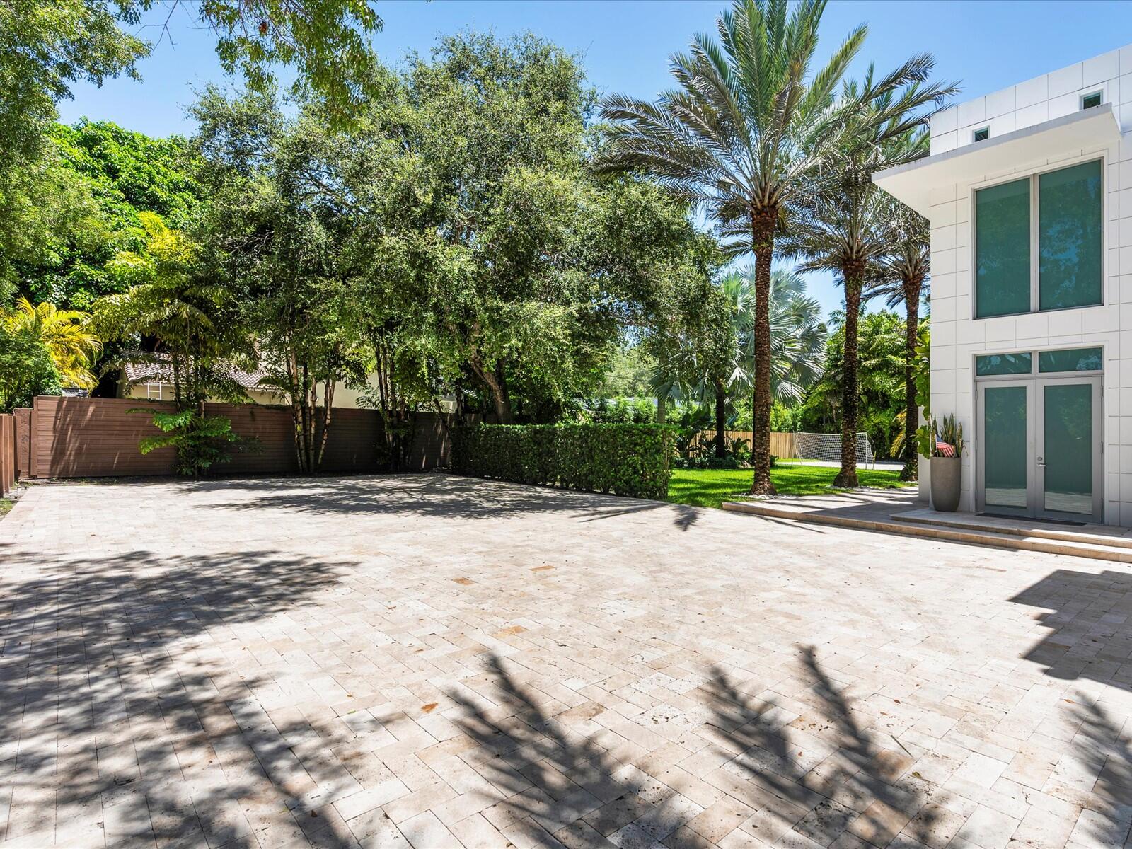 3917 S Le Jeune, Miami FL 33146