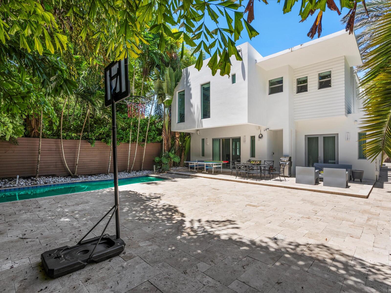 3917 S Le Jeune, Miami FL 33146