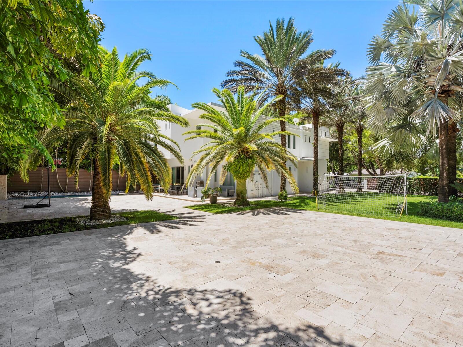 3917 S Le Jeune, Miami FL 33146