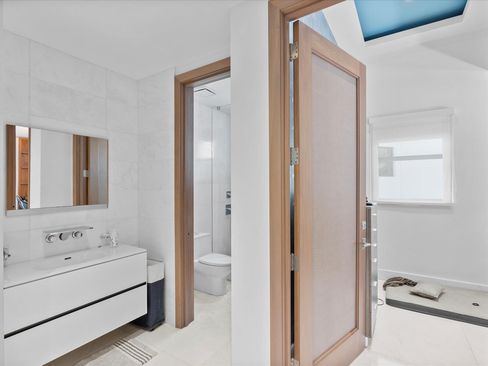 3917 S Le Jeune, Miami FL 33146
