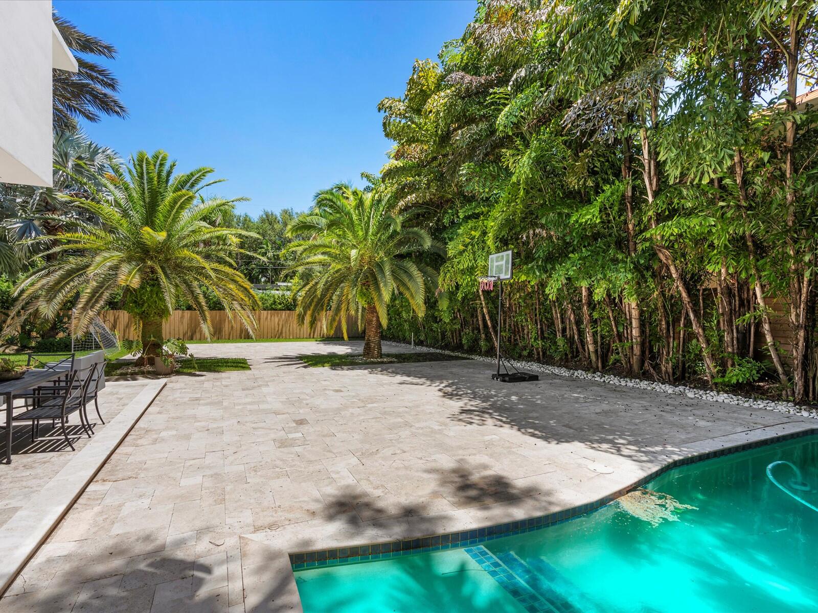 3917 S Le Jeune, Miami FL 33146