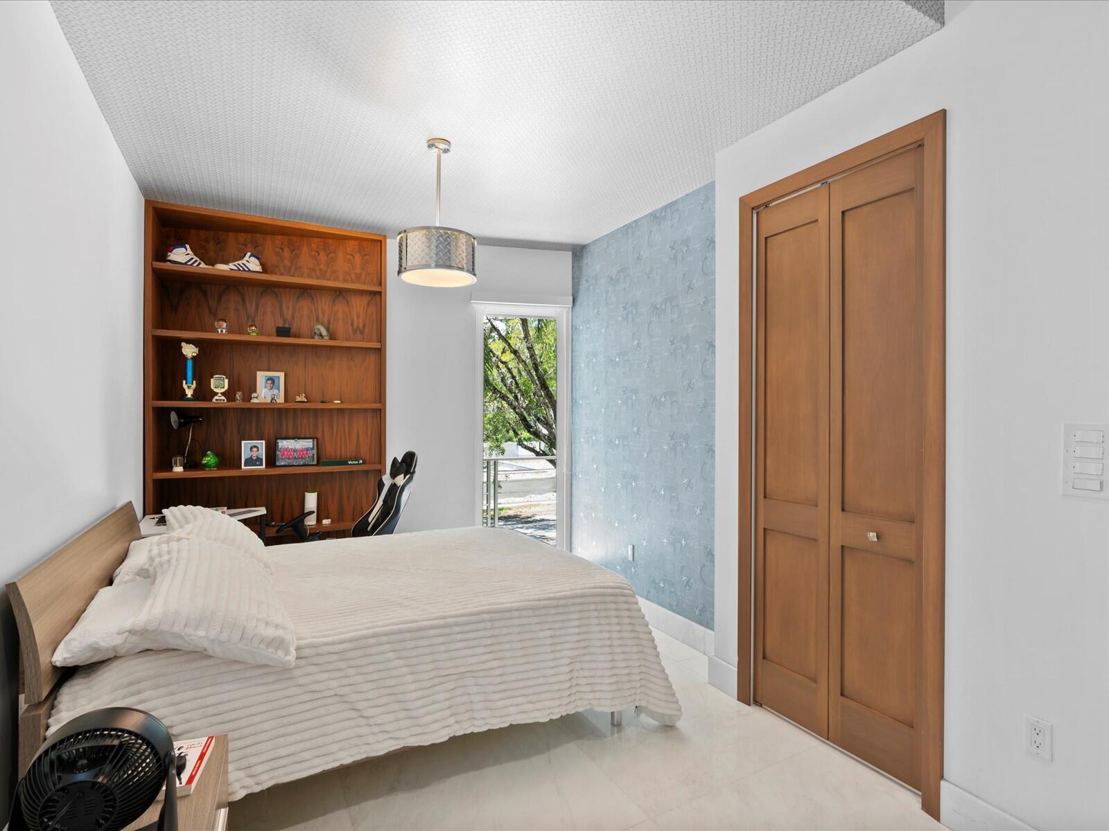 3917 S Le Jeune, Miami FL 33146