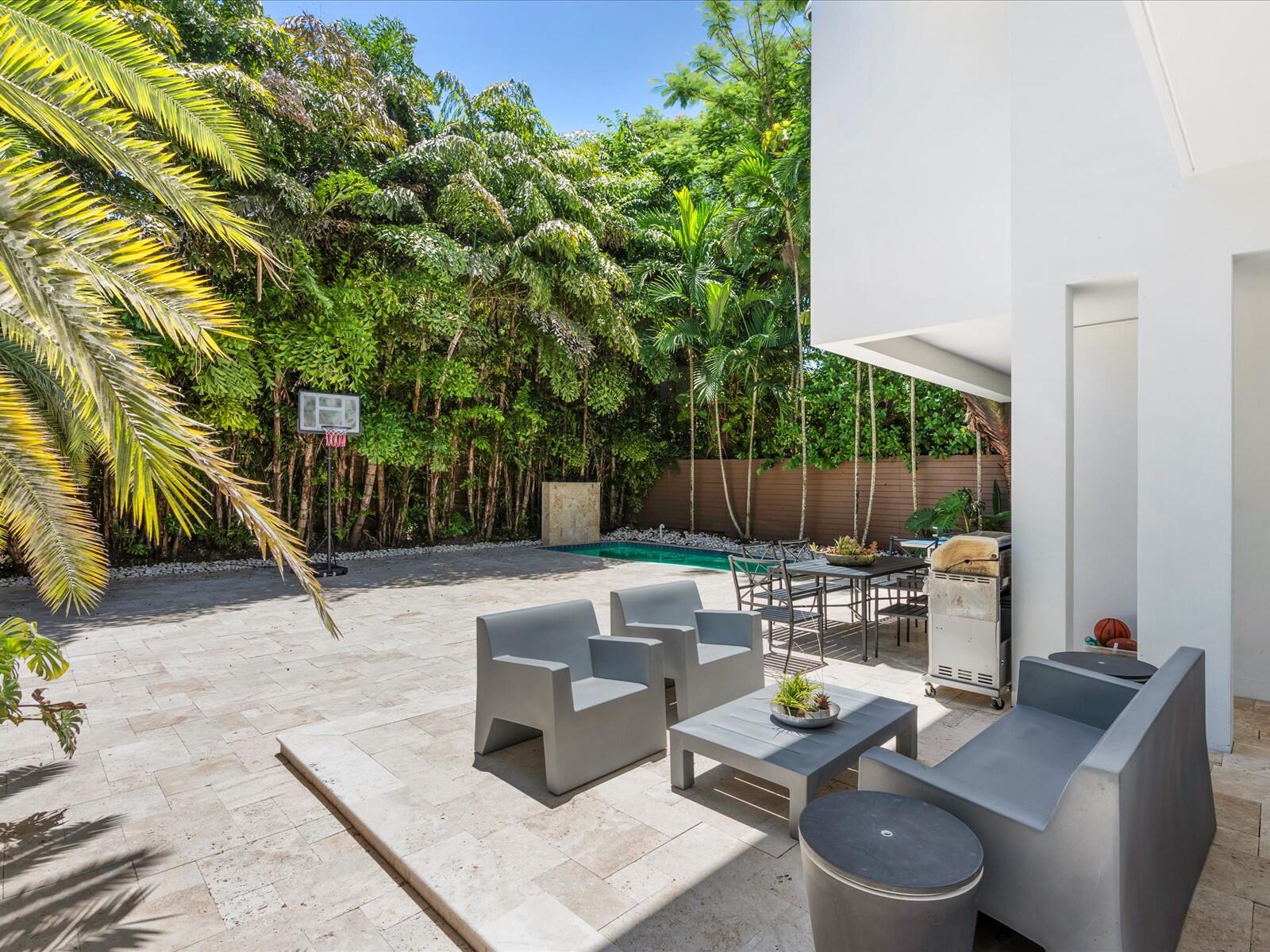 3917 S Le Jeune, Miami FL 33146