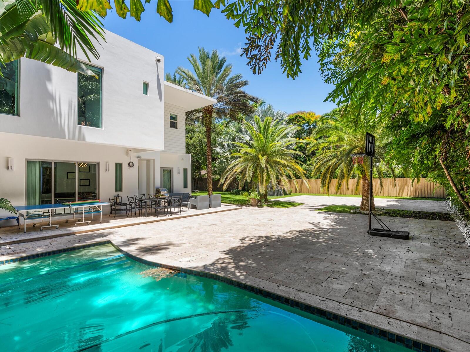 3917 S Le Jeune, Miami FL 33146
