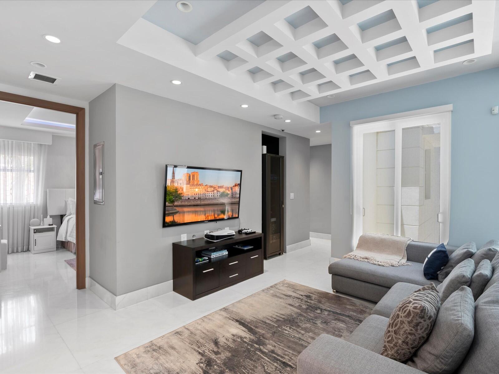 3917 S Le Jeune, Miami FL 33146