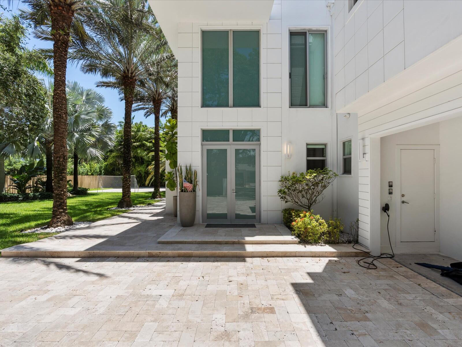 3917 S Le Jeune, Miami FL 33146