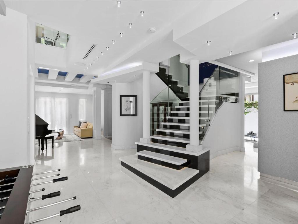 3917 S Le Jeune, Miami FL 33146