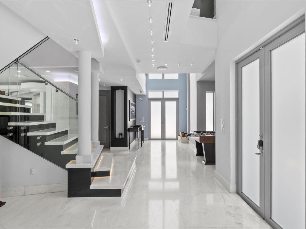 3917 S Le Jeune, Miami FL 33146