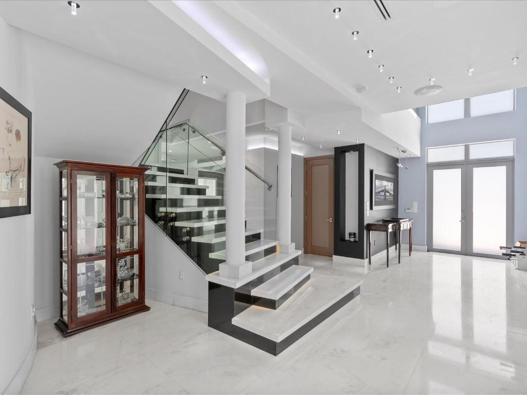 3917 S Le Jeune, Miami FL 33146