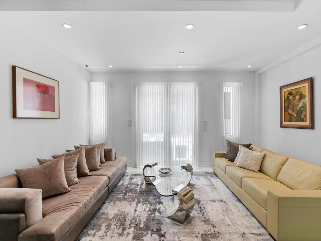 3917 S Le Jeune, Miami FL 33146