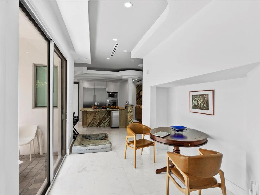 3917 S Le Jeune, Miami FL 33146