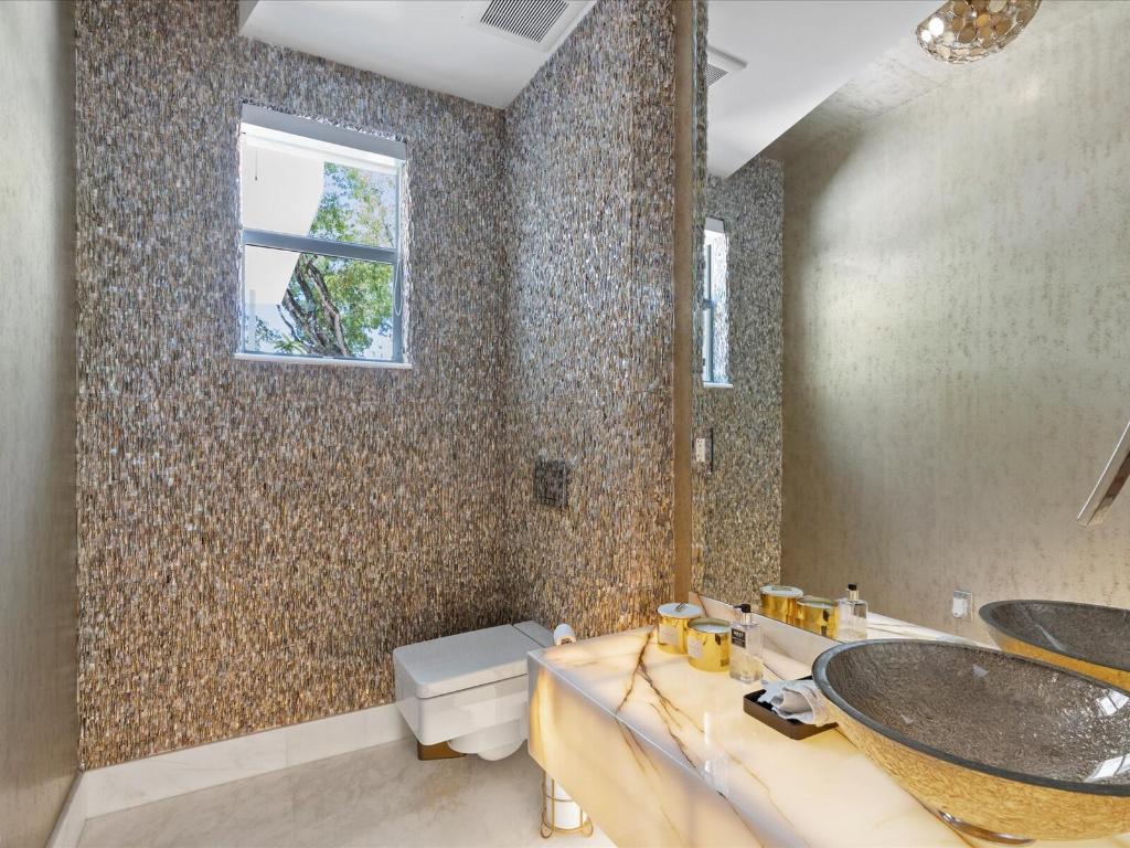 3917 S Le Jeune, Miami FL 33146