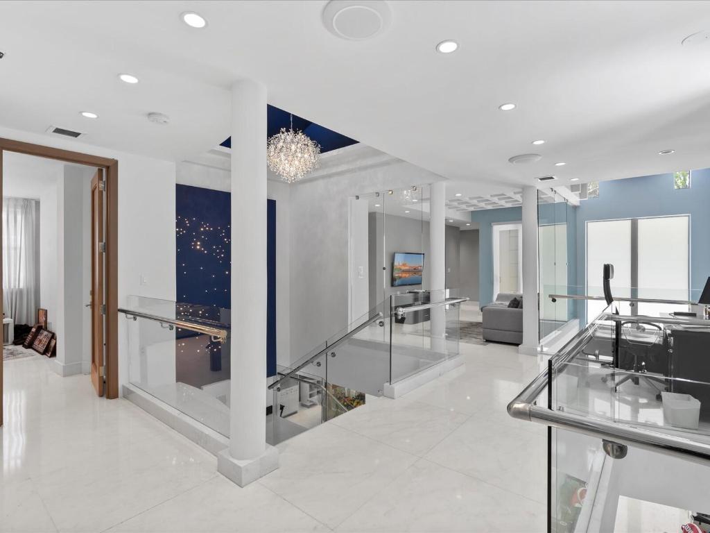 3917 S Le Jeune, Miami FL 33146