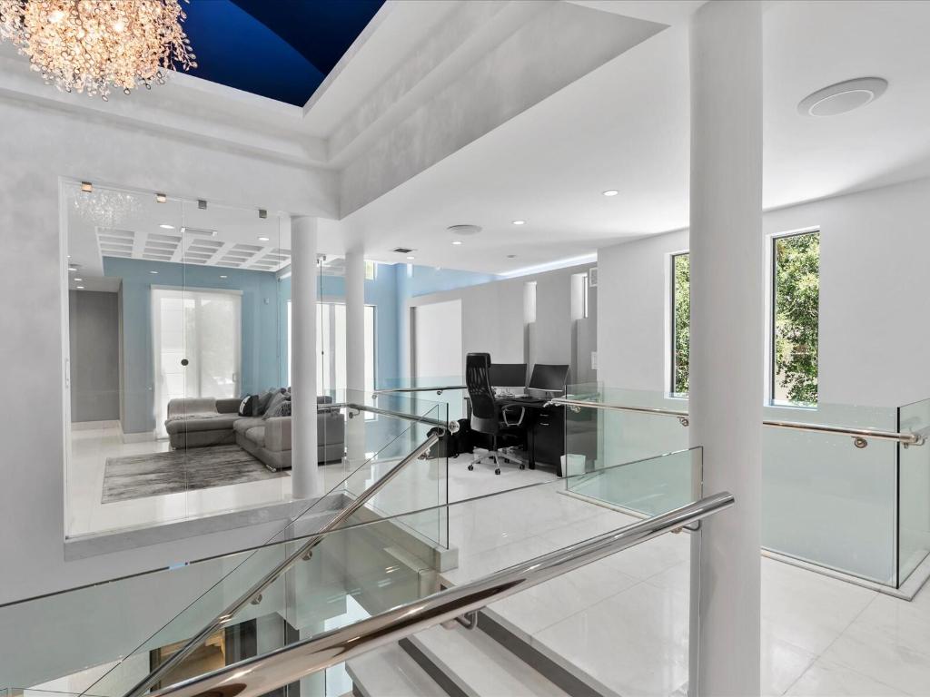 3917 S Le Jeune, Miami FL 33146