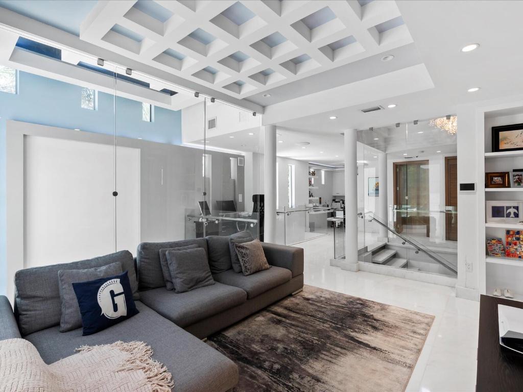 3917 S Le Jeune, Miami FL 33146