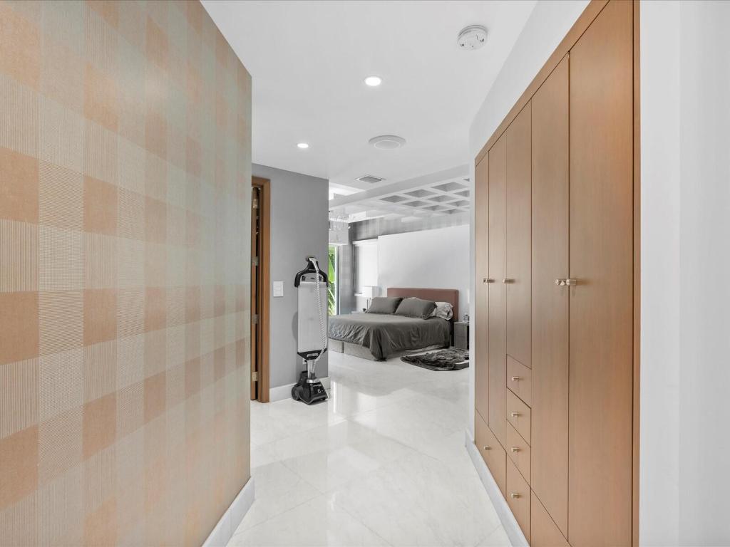 3917 S Le Jeune, Miami FL 33146