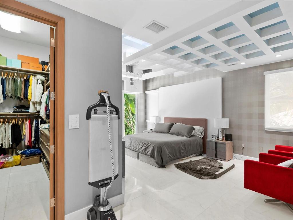 3917 S Le Jeune, Miami FL 33146