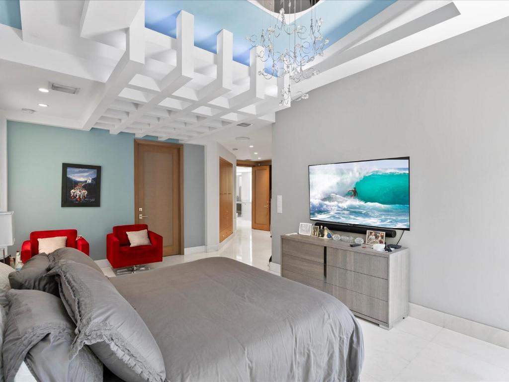 3917 S Le Jeune, Miami FL 33146