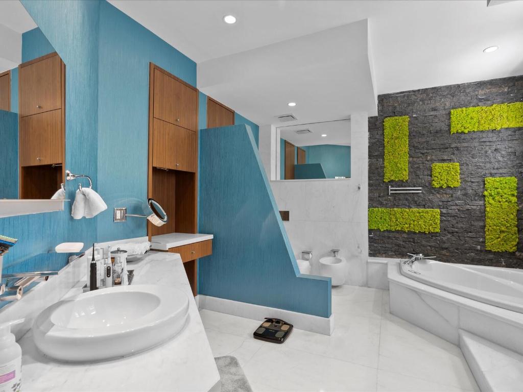 3917 S Le Jeune, Miami FL 33146