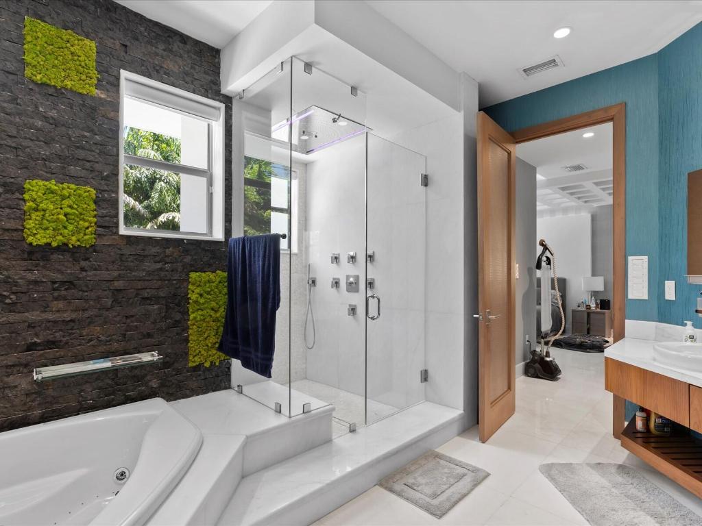3917 S Le Jeune, Miami FL 33146