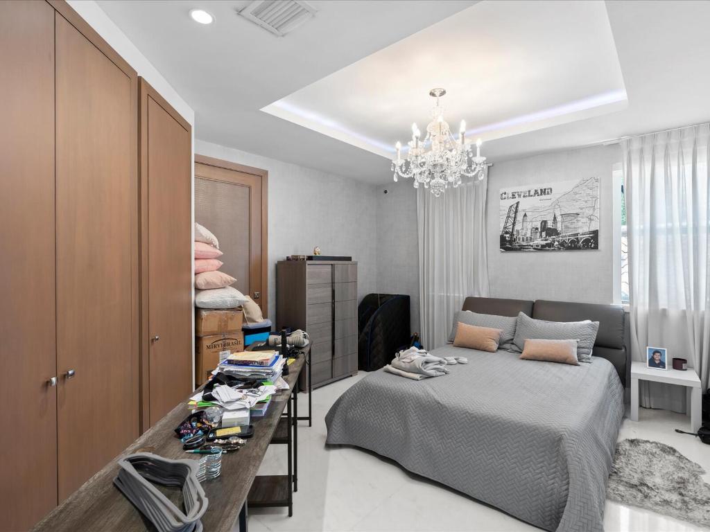 3917 S Le Jeune, Miami FL 33146