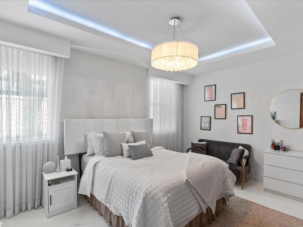 3917 S Le Jeune, Miami FL 33146