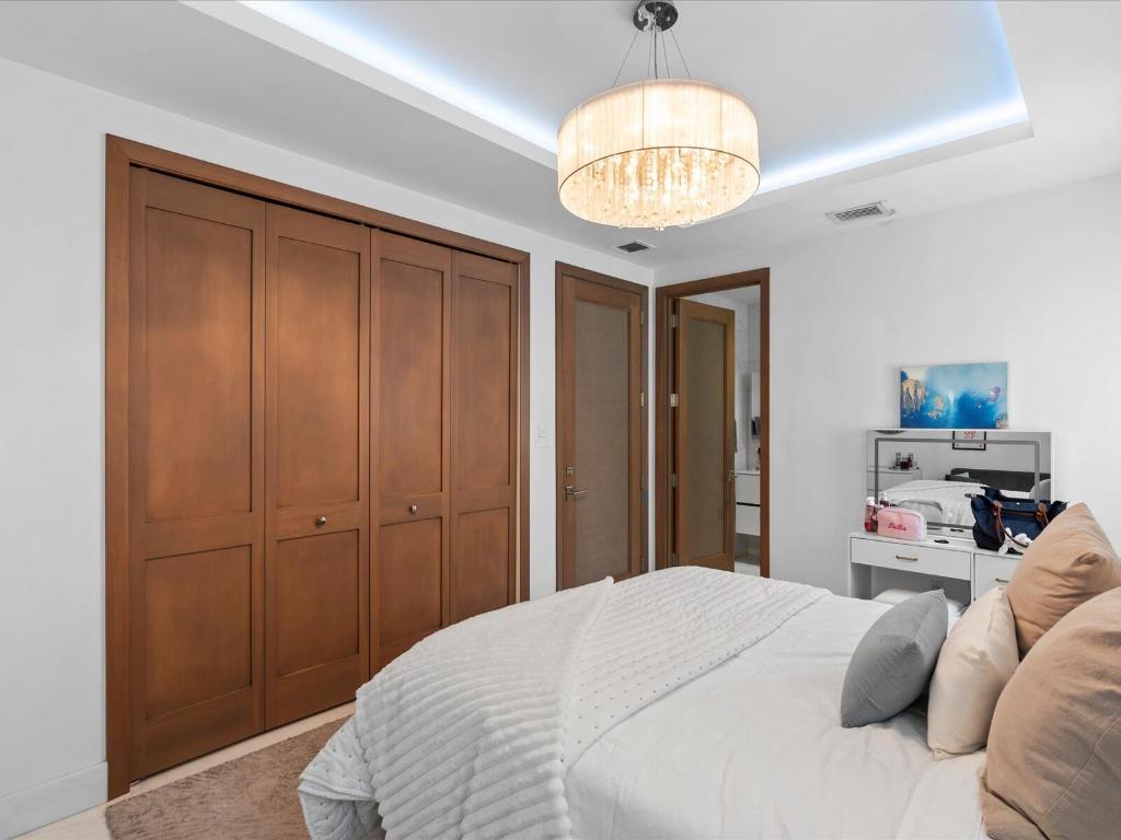 3917 S Le Jeune, Miami FL 33146