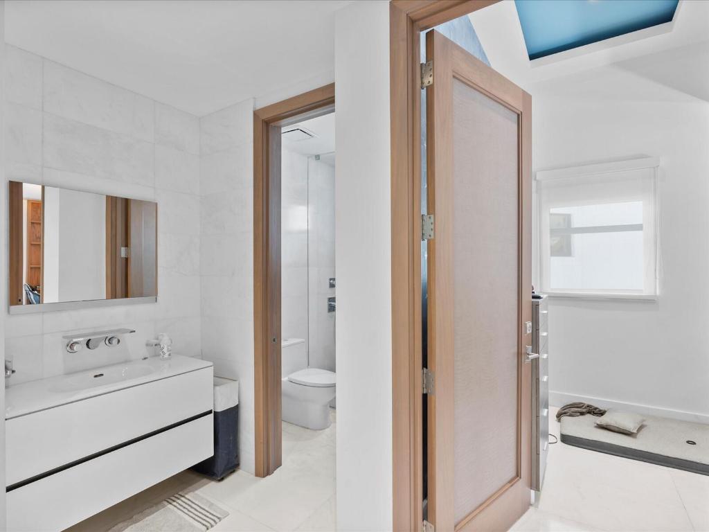 3917 S Le Jeune, Miami FL 33146