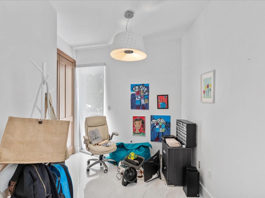 3917 S Le Jeune, Miami FL 33146