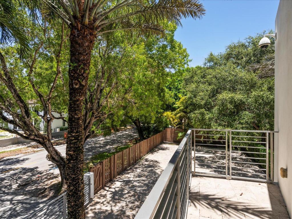 3917 S Le Jeune, Miami FL 33146