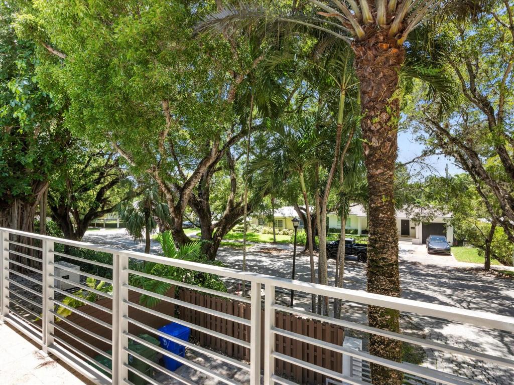 3917 S Le Jeune, Miami FL 33146