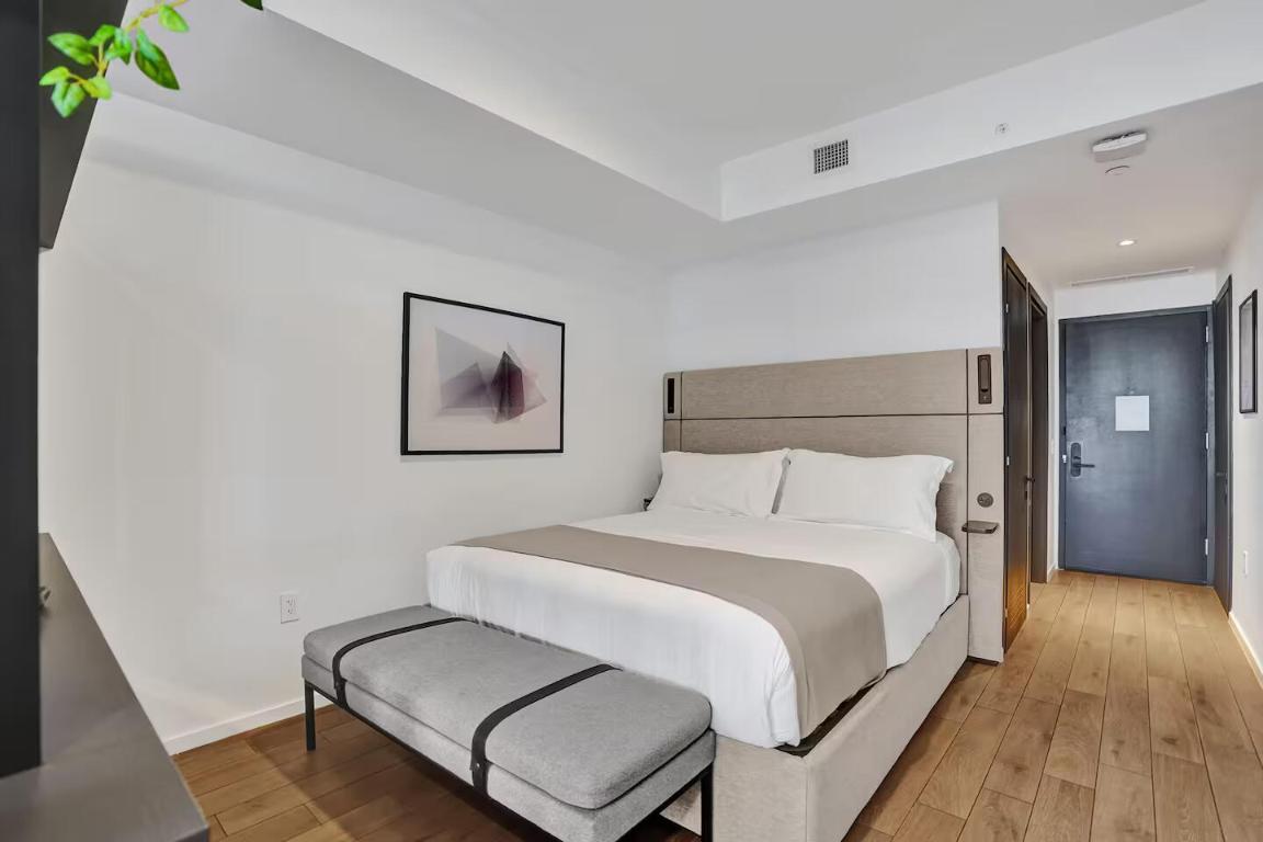 398 NE 5th #2403, Miami FL 33132