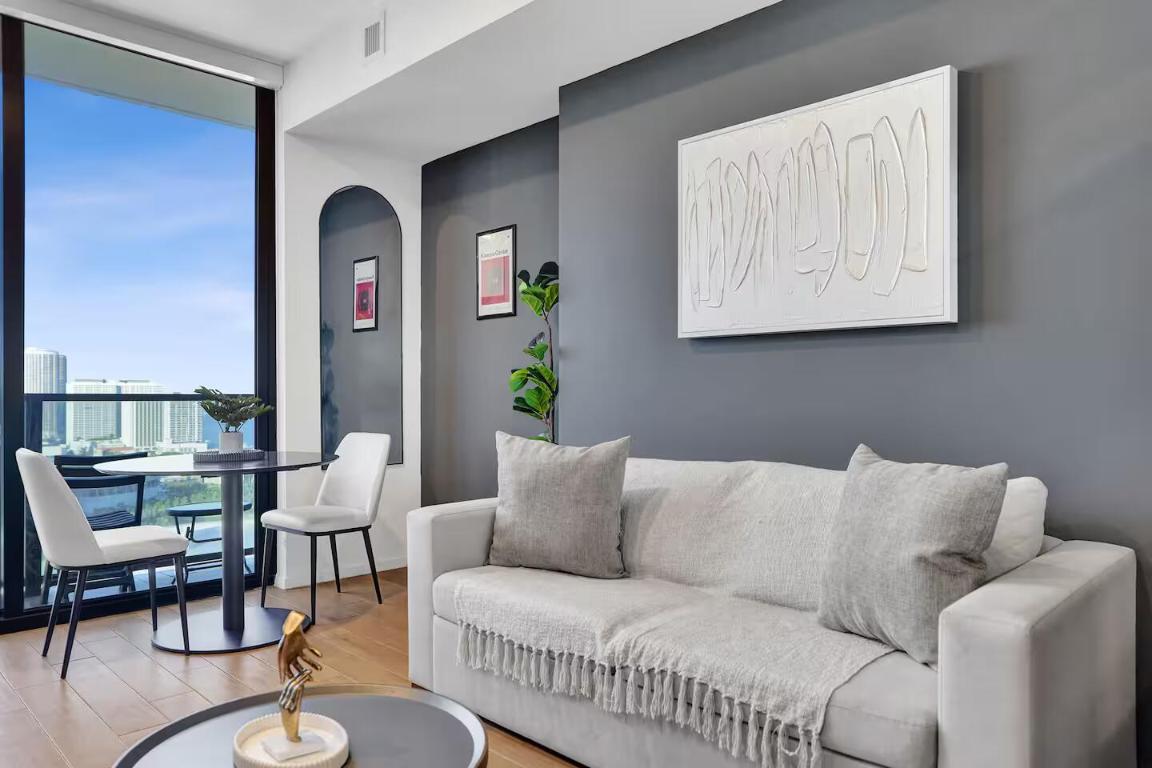398 NE 5th #2403, Miami FL 33132