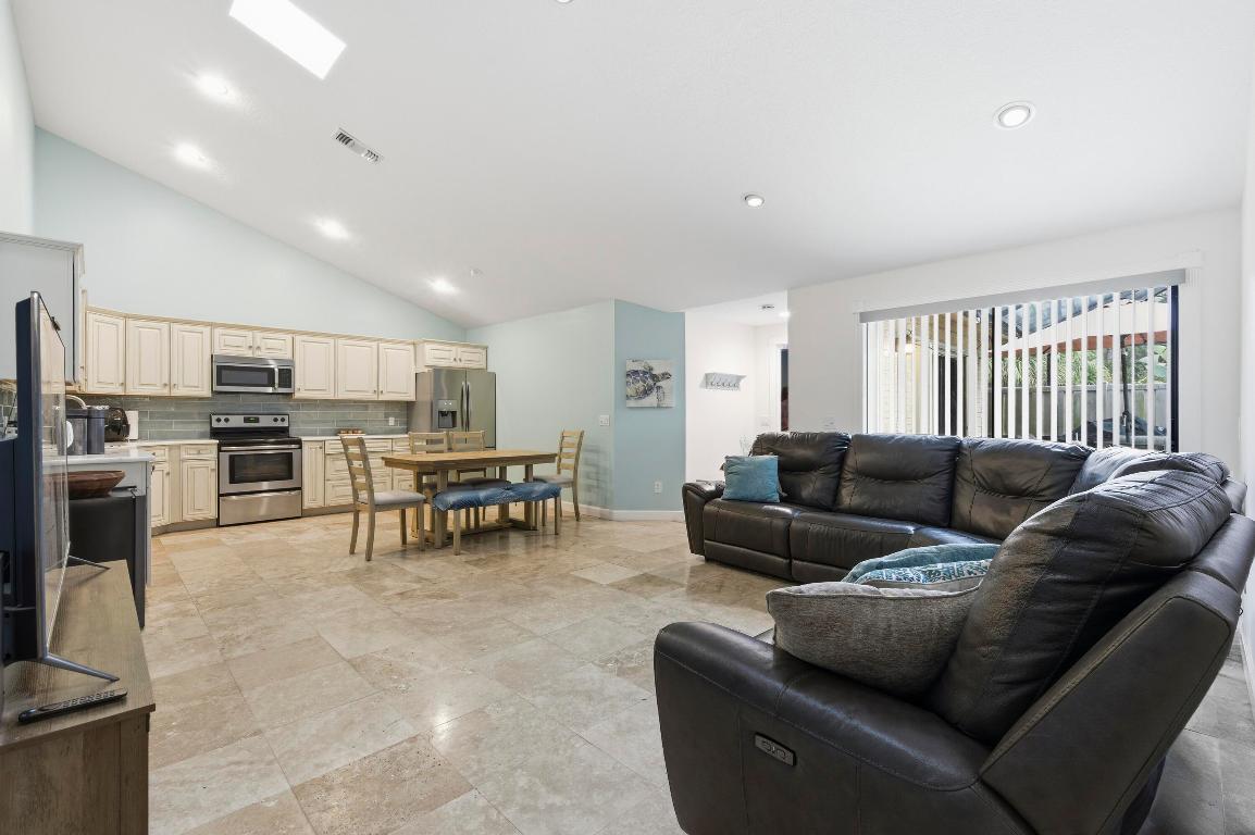 5284 Eagle Lake, Palm Beach Gardens FL 33418