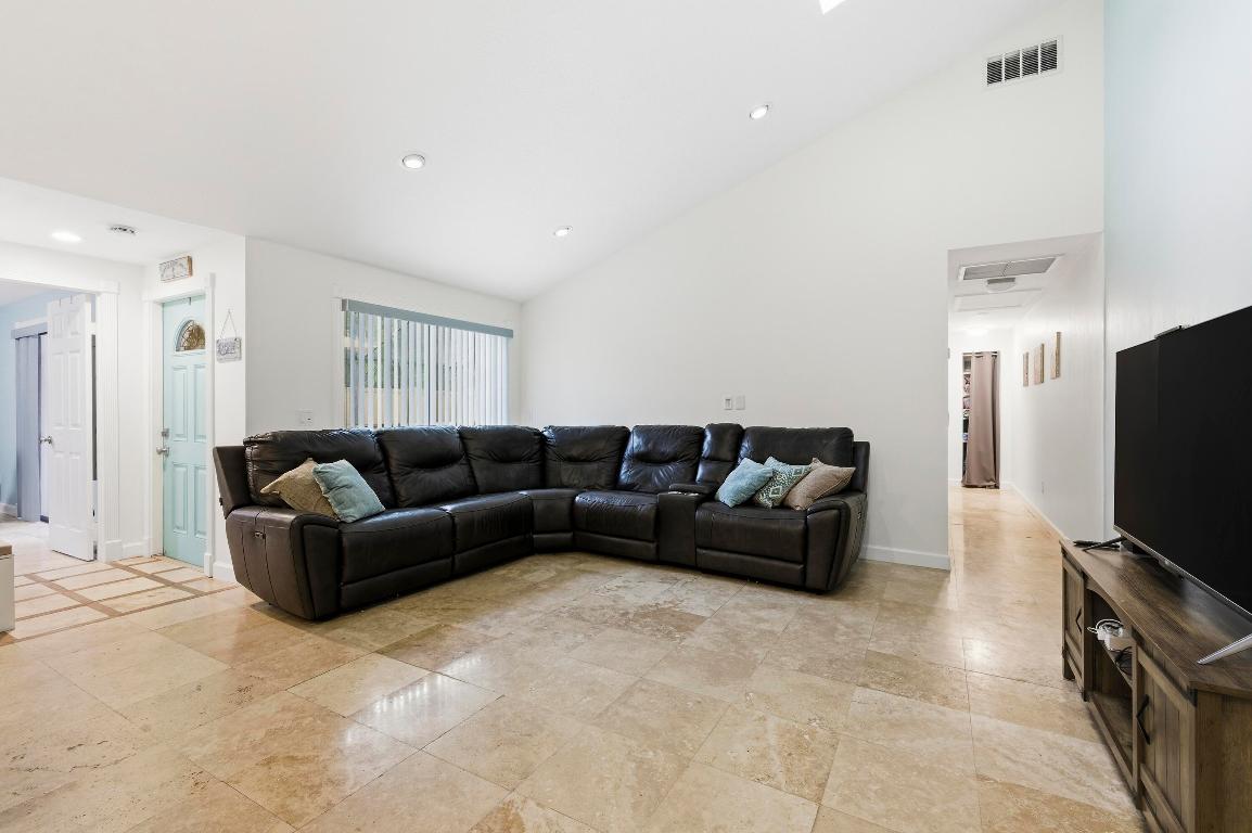 5284 Eagle Lake, Palm Beach Gardens FL 33418