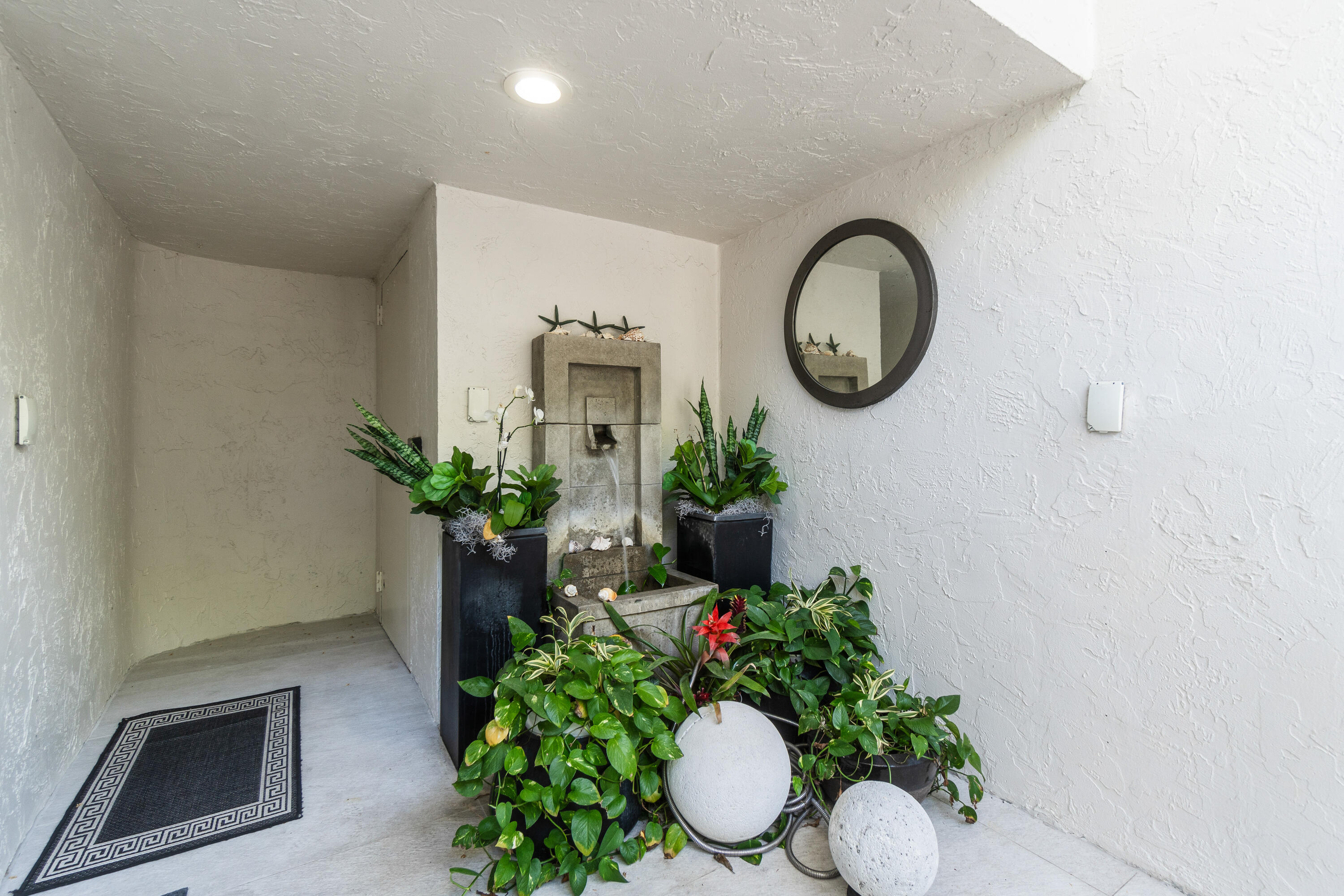 2335 S Ocean #C9, Palm Beach FL 33480