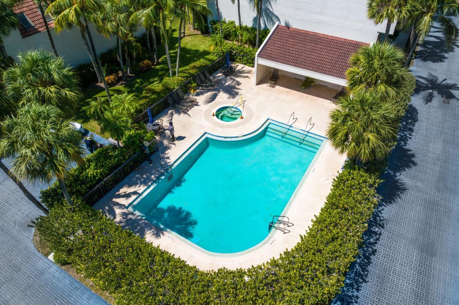 2335 S Ocean #C9, Palm Beach FL 33480